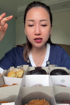 Food vlogger, Nana Koot, menyebut bahwa kemasan donat Pinkan Mambo 'tidak representatif'. [Instagram]